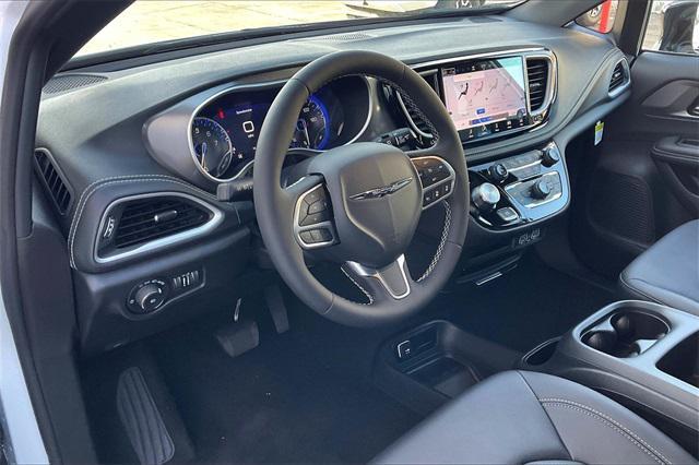 new 2025 Chrysler Pacifica car