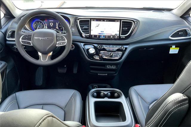 new 2025 Chrysler Pacifica car