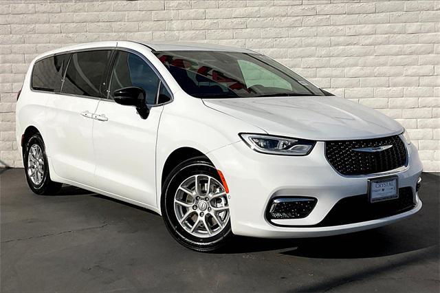 new 2025 Chrysler Pacifica car