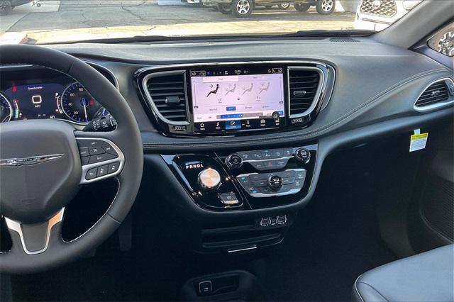 new 2025 Chrysler Pacifica car