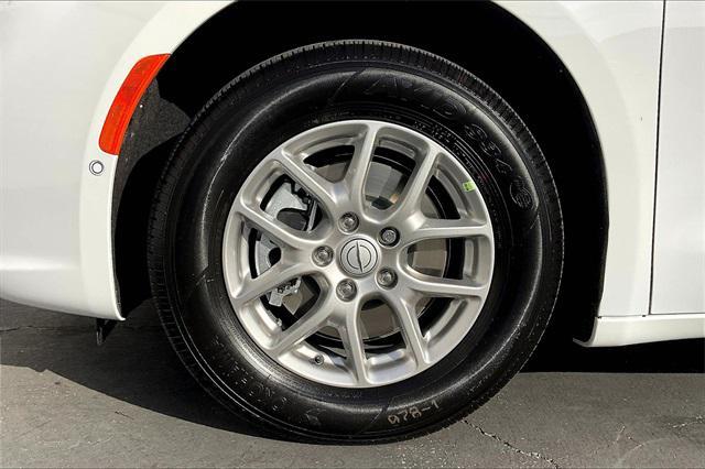 new 2025 Chrysler Pacifica car