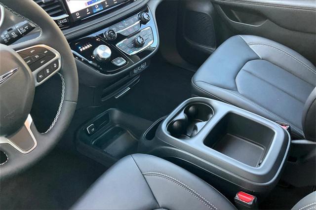 new 2025 Chrysler Pacifica car