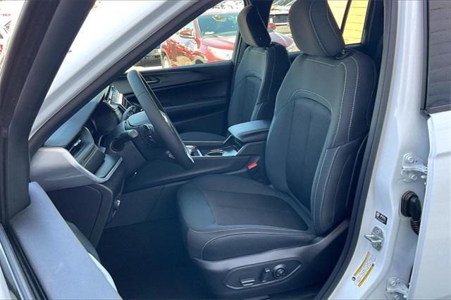 new 2025 Jeep Grand Cherokee car