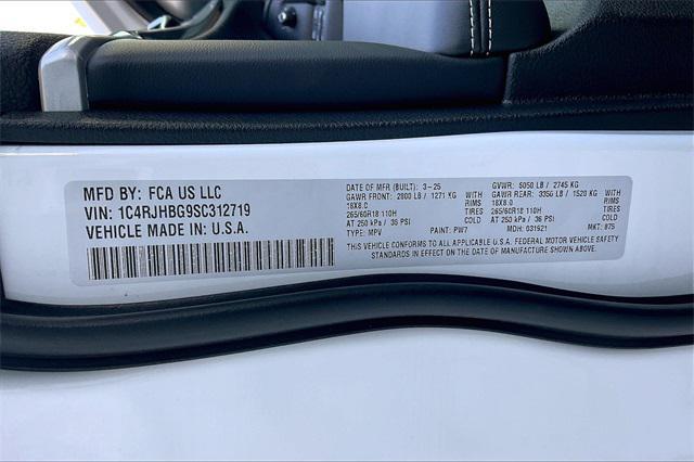 new 2025 Jeep Grand Cherokee car