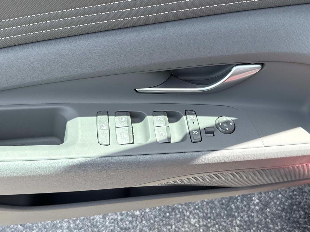 new 2025 Hyundai Elantra car, priced at $26,524