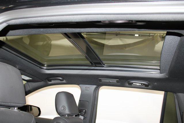 used 2024 Cadillac XT6 car, priced at $46,991