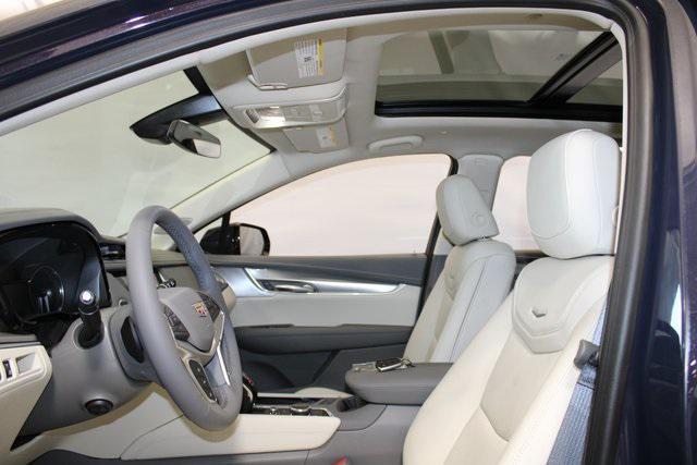 new 2025 Cadillac XT5 car, priced at $54,215