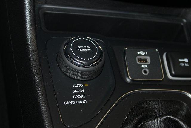 used 2020 Jeep Cherokee car, priced at $15,283
