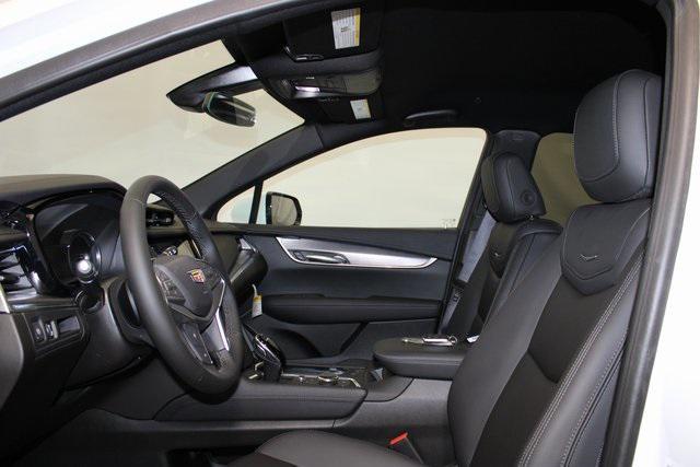 new 2025 Cadillac XT5 car, priced at $45,515
