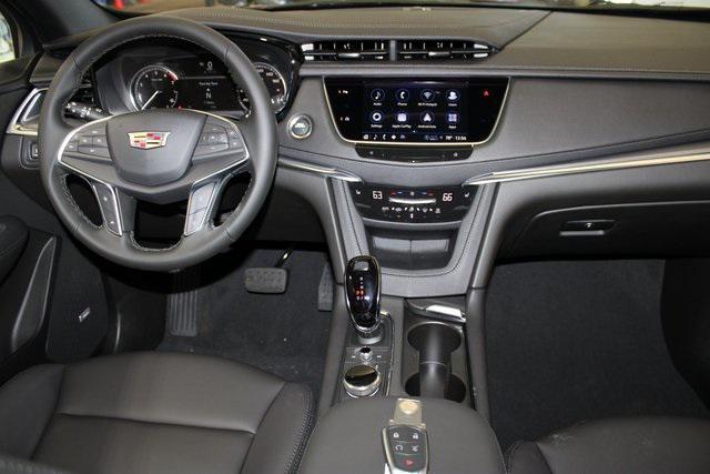 new 2025 Cadillac XT5 car, priced at $45,515