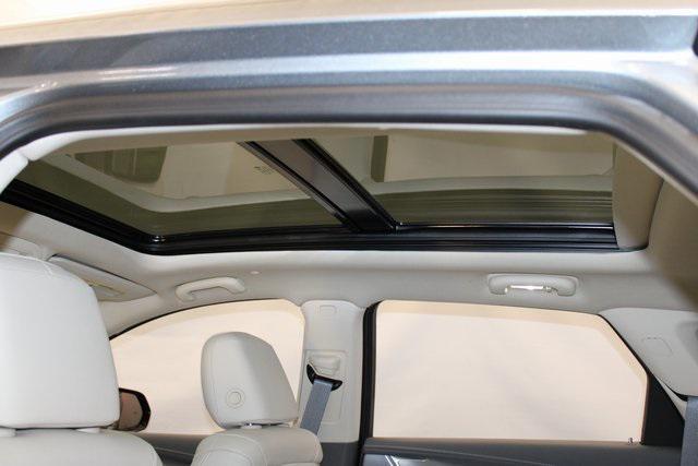 new 2025 Cadillac XT5 car, priced at $52,590