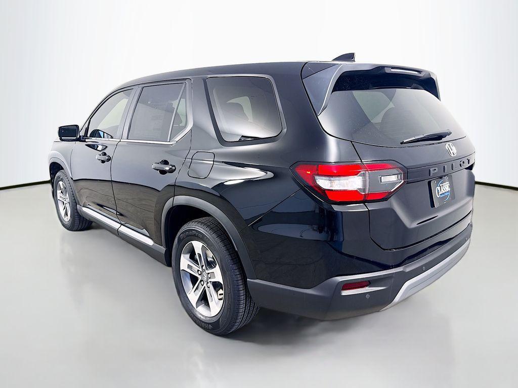 new 2025 Honda Pilot car, priced at $42,299