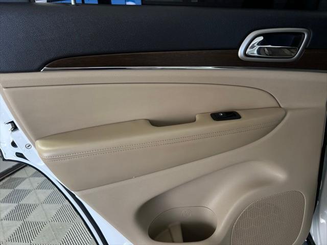 used 2015 Jeep Grand Cherokee car, priced at $15,224