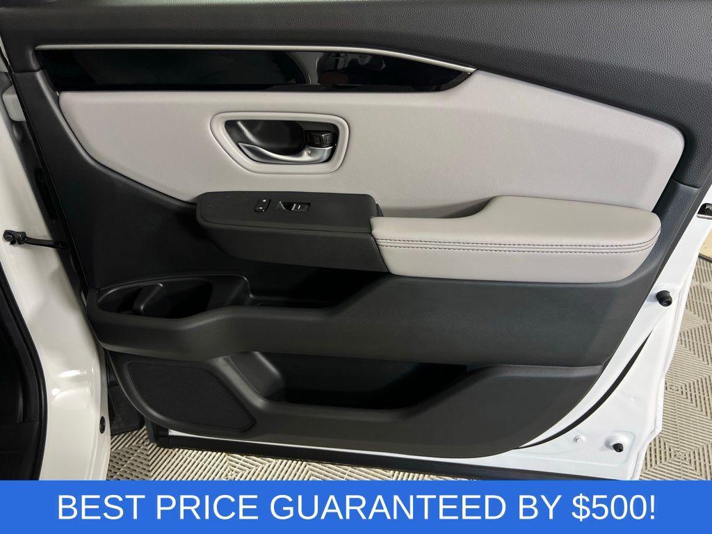 new 2025 Honda Pilot car, priced at $42,945