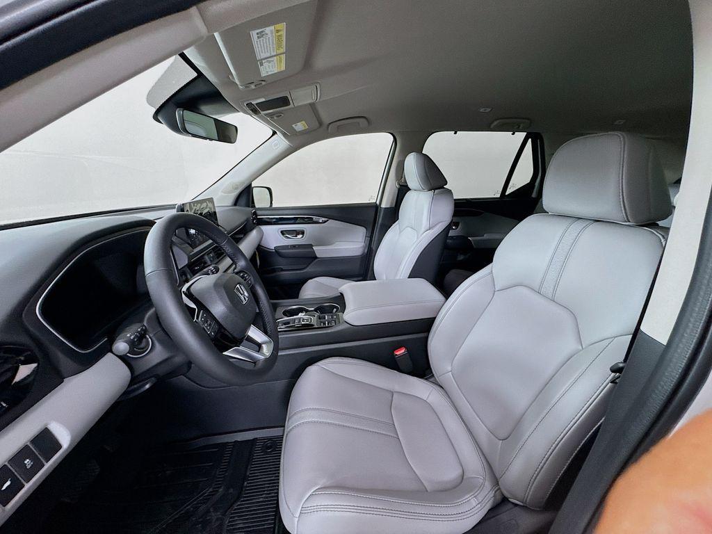 new 2025 Honda Pilot car, priced at $43,273