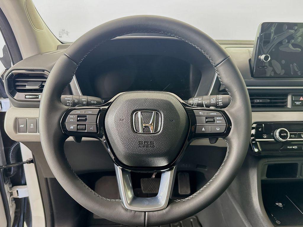 new 2025 Honda Pilot car, priced at $43,273