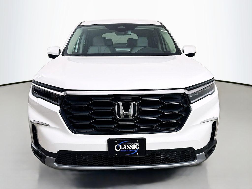 new 2025 Honda Pilot car, priced at $43,273
