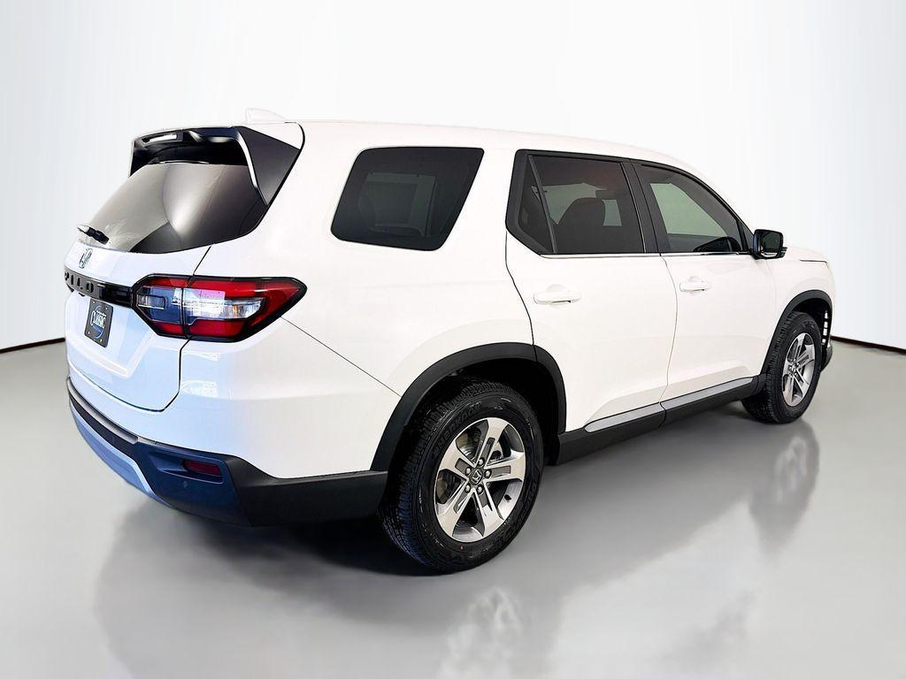 new 2025 Honda Pilot car, priced at $43,273