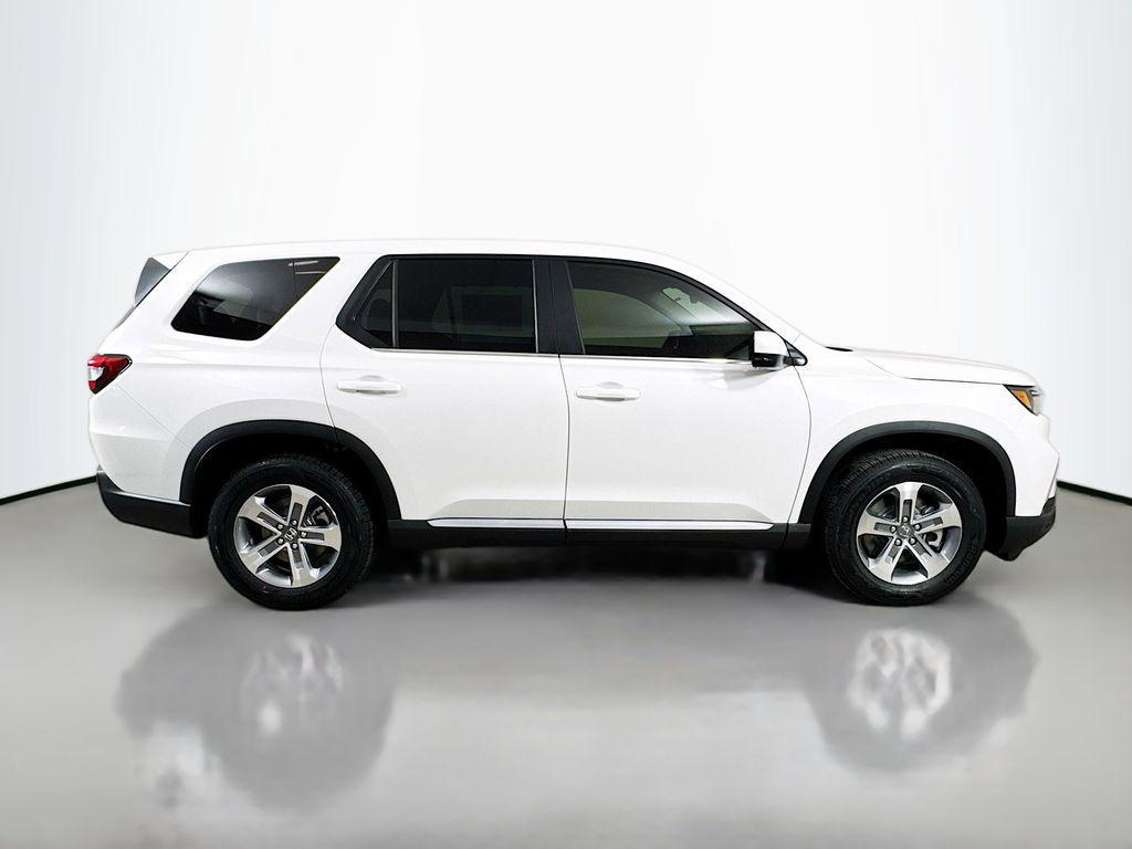 new 2025 Honda Pilot car, priced at $43,273
