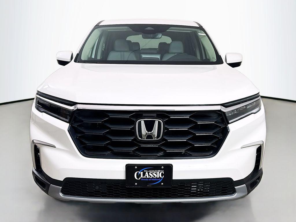 new 2025 Honda Pilot car, priced at $43,273