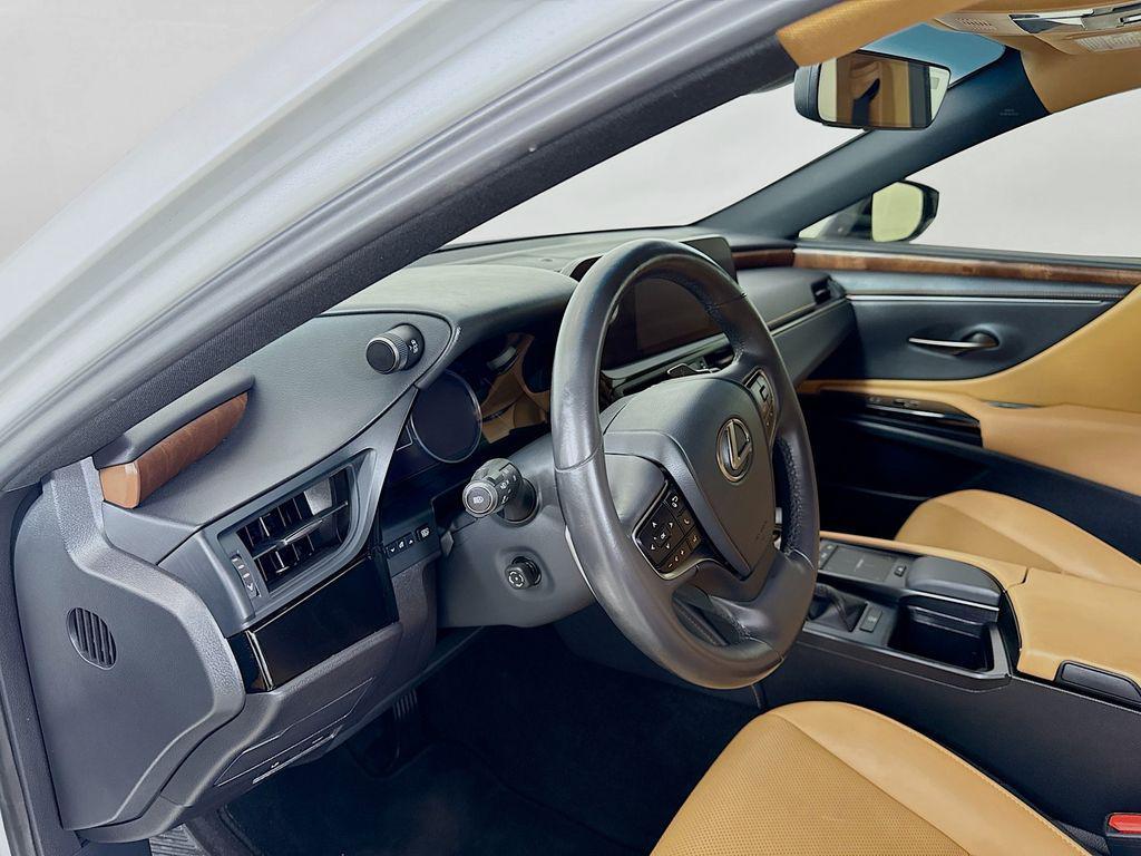 used 2022 Lexus ES 350 car, priced at $30,900