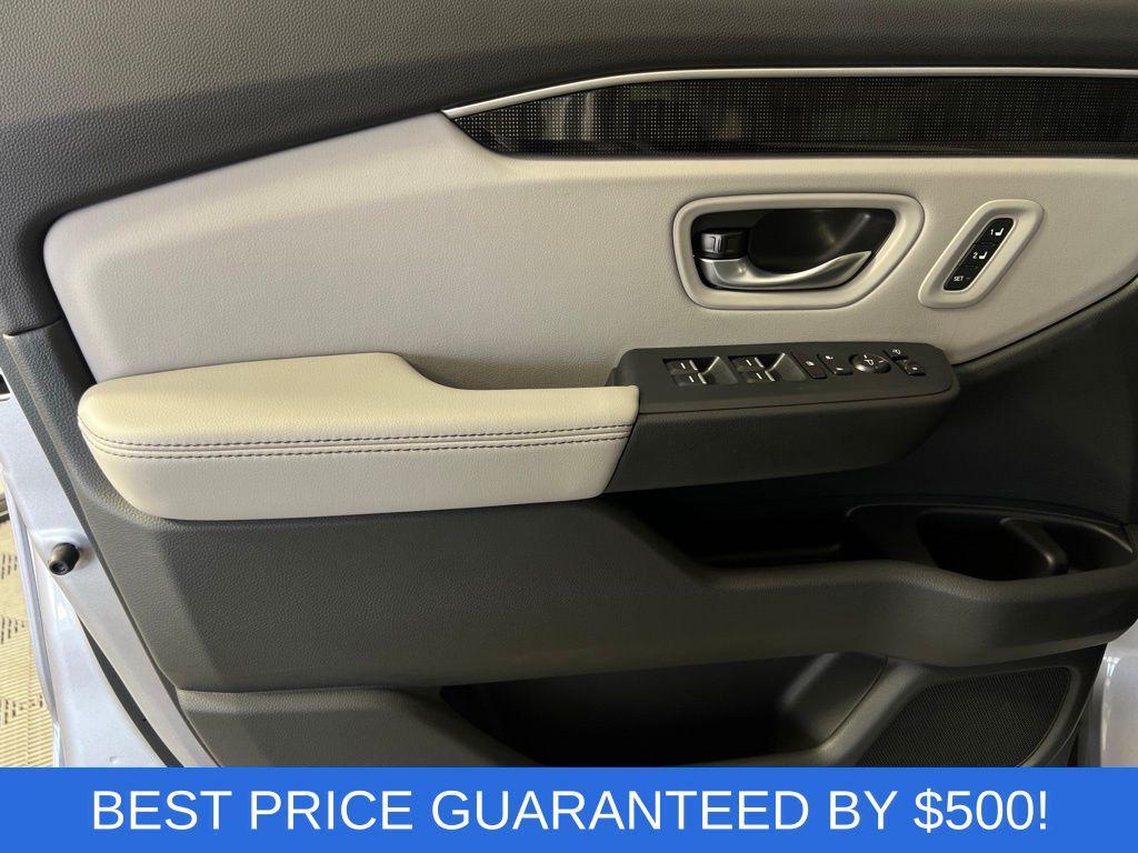 new 2025 Honda Pilot car, priced at $51,280