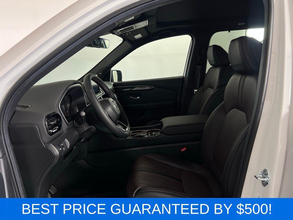 new 2025 Honda Pilot car, priced at $54,715