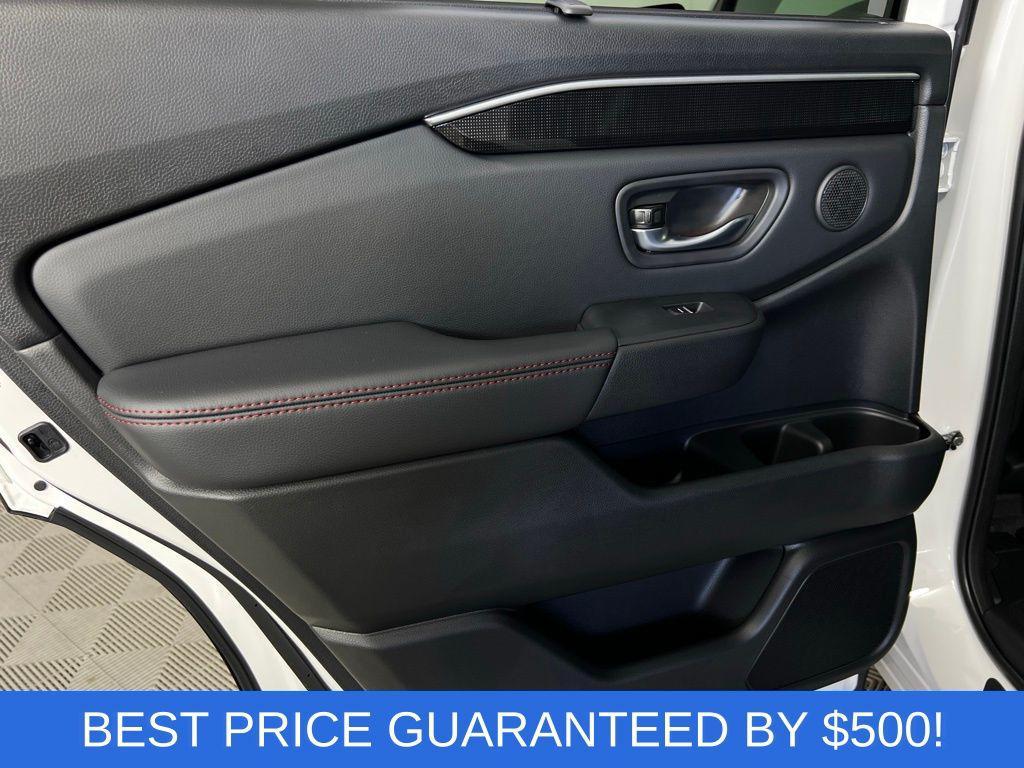 new 2025 Honda Pilot car, priced at $54,715