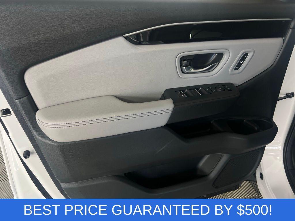 new 2025 Honda Pilot car, priced at $45,005