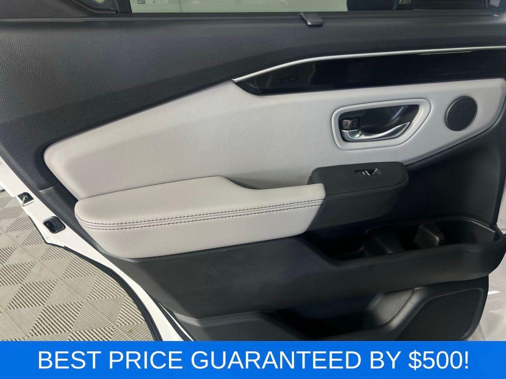 new 2025 Honda Pilot car, priced at $45,005