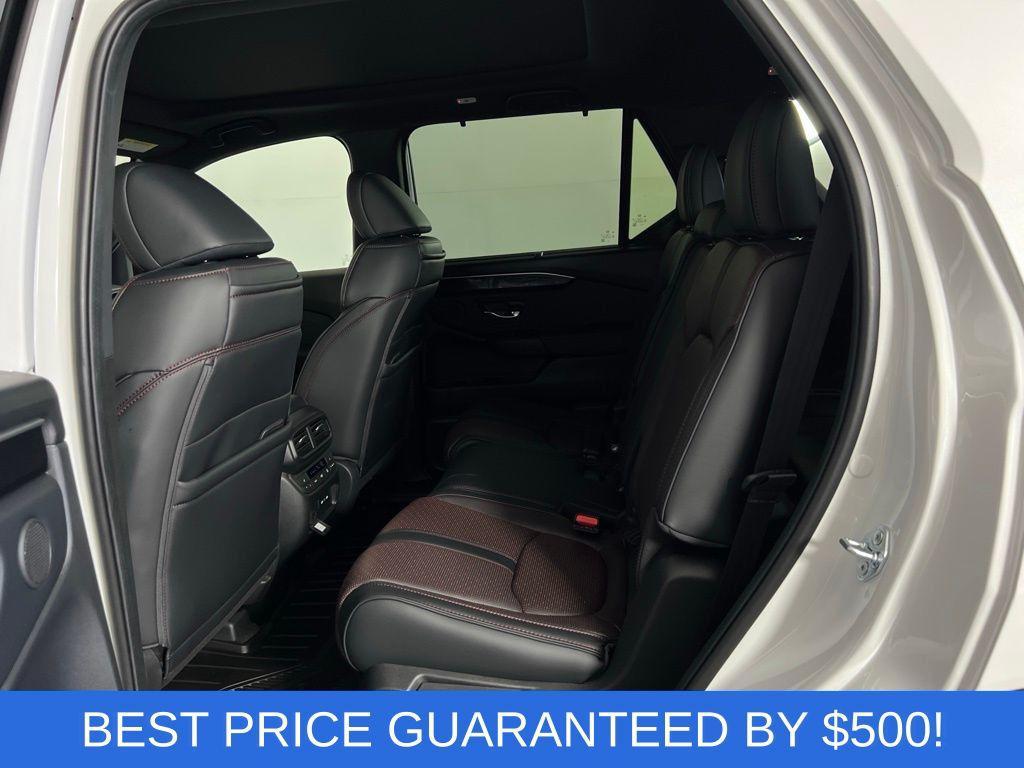 new 2025 Honda Pilot car, priced at $44,255