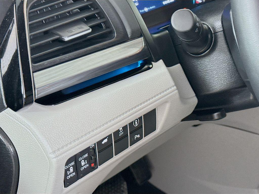 used 2024 Honda Odyssey car, priced at $42,864