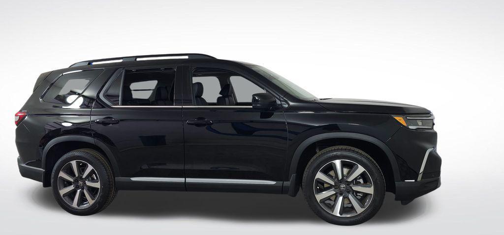 used 2025 Honda Pilot car, priced at $44,822