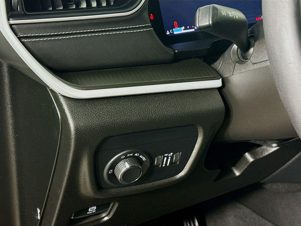 used 2024 Jeep Grand Cherokee L car, priced at $33,319