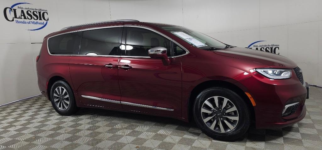 used 2021 Chrysler Pacifica Hybrid car, priced at $32,995
