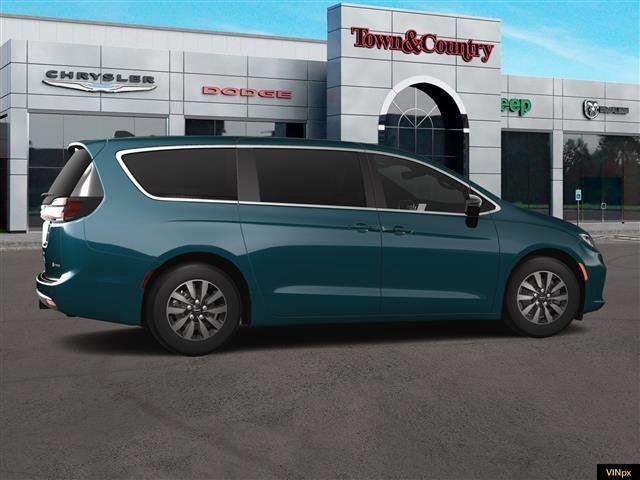 new 2025 Chrysler Pacifica Hybrid car, priced at $47,525