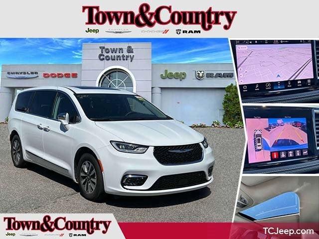 used 2022 Chrysler Pacifica Hybrid car, priced at $33,995