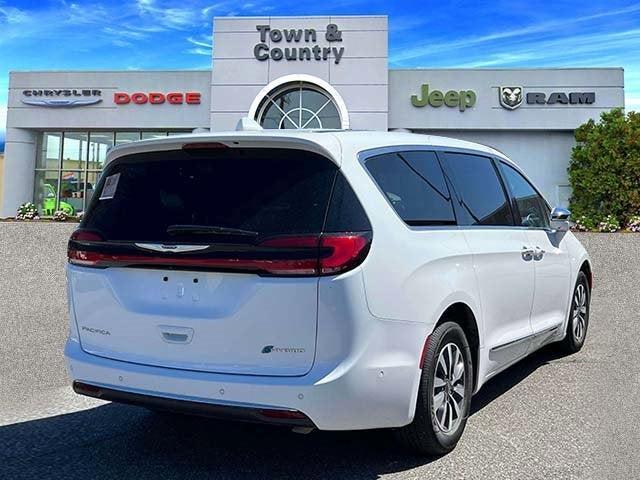 used 2022 Chrysler Pacifica Hybrid car, priced at $33,995