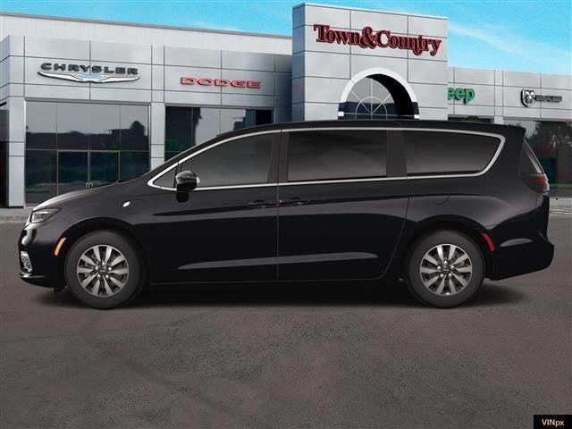 new 2025 Chrysler Pacifica Hybrid car, priced at $47,030