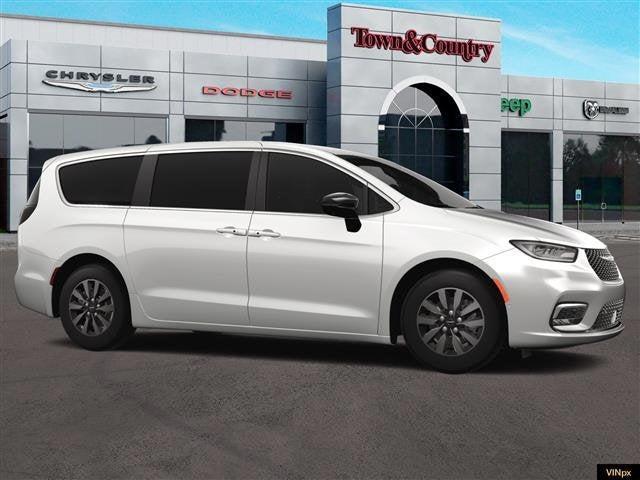 new 2025 Chrysler Pacifica Hybrid car, priced at $47,030