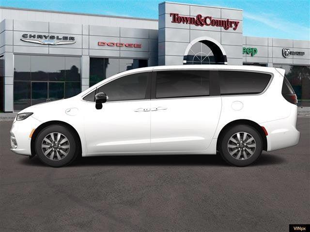 new 2025 Chrysler Pacifica Hybrid car, priced at $47,030