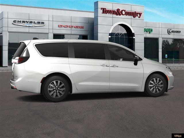 new 2025 Chrysler Pacifica Hybrid car, priced at $47,030