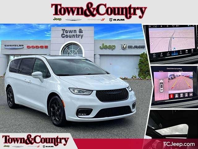 used 2022 Chrysler Pacifica Hybrid car, priced at $35,895