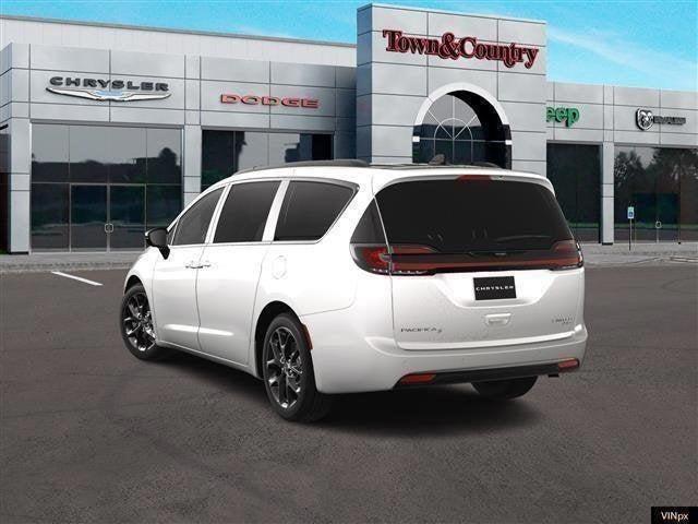 new 2024 Chrysler Pacifica car, priced at $51,015