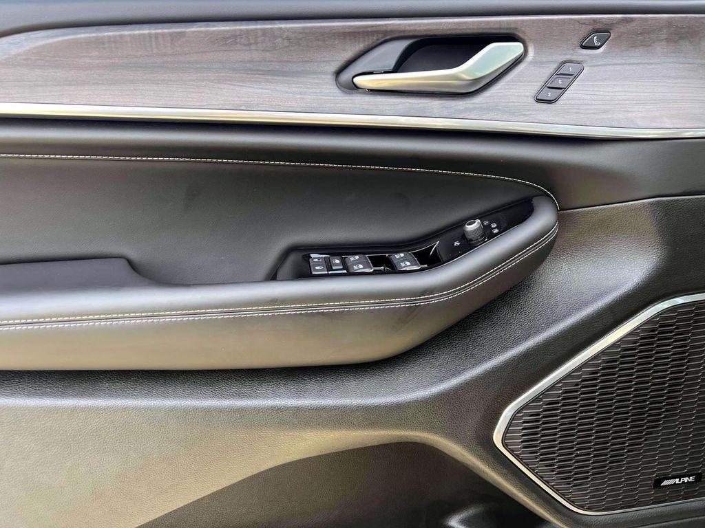 used 2022 Jeep Grand Cherokee car, priced at $32,557