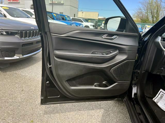 used 2023 Jeep Grand Cherokee car, priced at $36,995