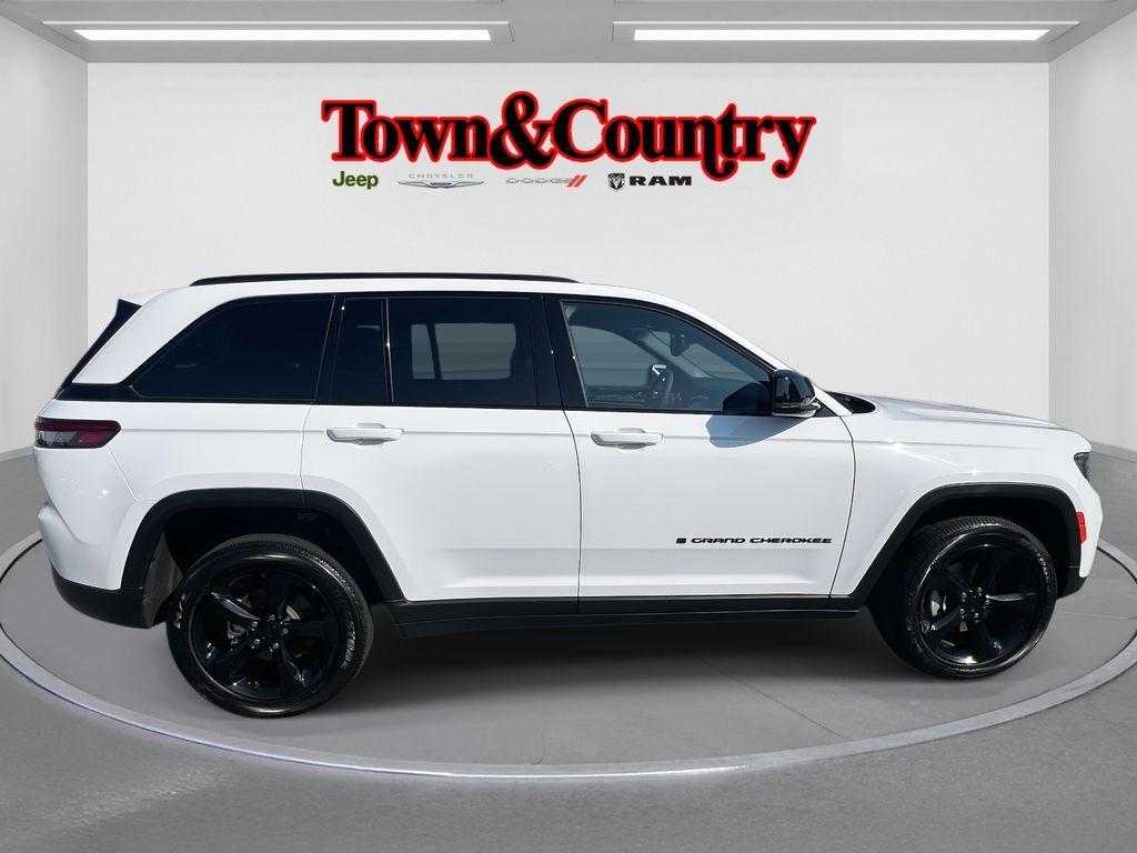 used 2023 Jeep Grand Cherokee car, priced at $32,052