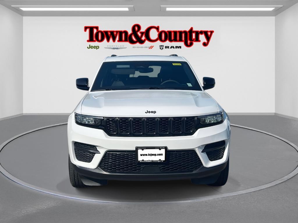 used 2023 Jeep Grand Cherokee car, priced at $33,056