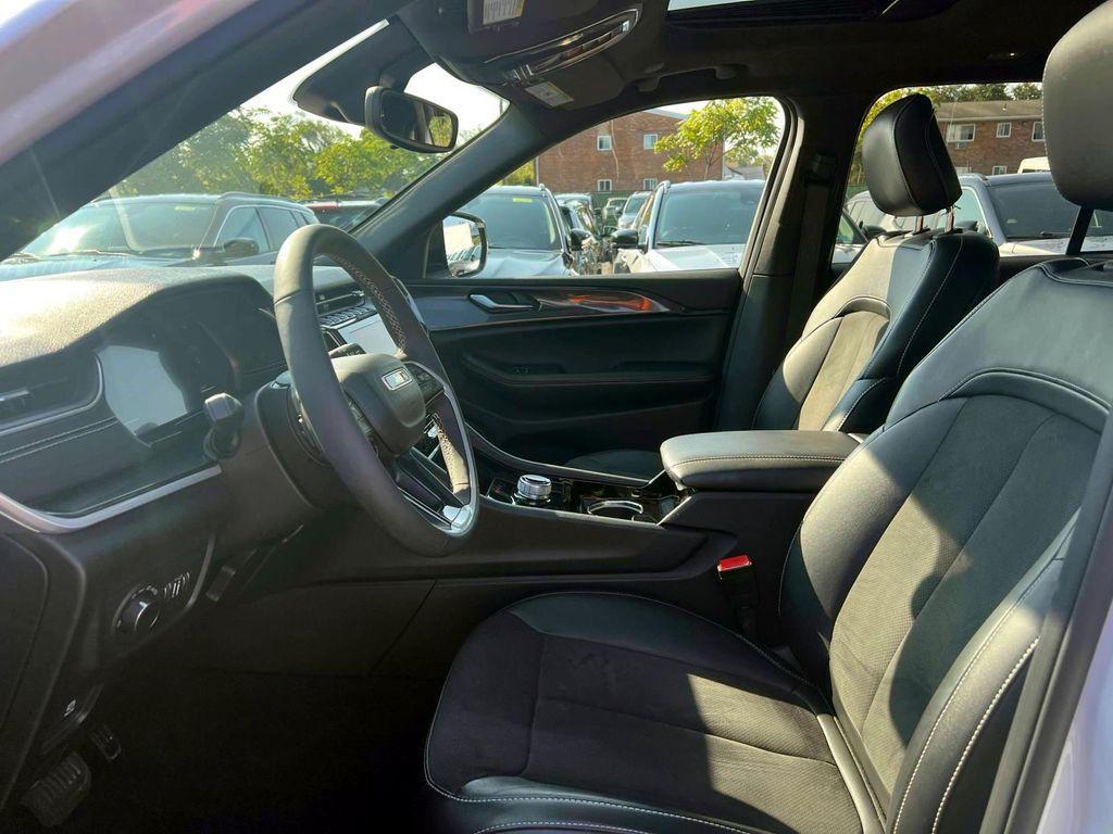 used 2023 Jeep Grand Cherokee car, priced at $32,052