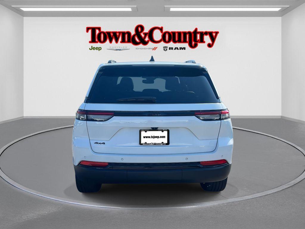 used 2023 Jeep Grand Cherokee car, priced at $32,052